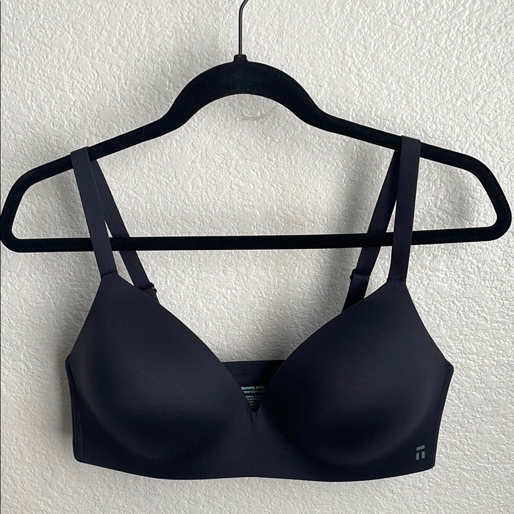 Tommy John Second Skin Lightly Lined Black Wireless Bra with Adjustable Straps